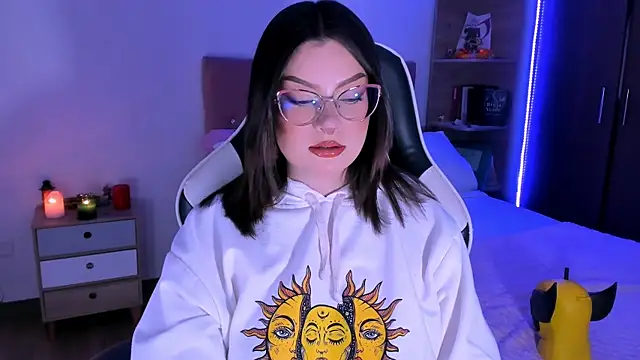 OphelianaRose33 online show from November 18, 2025, 10:13 pm