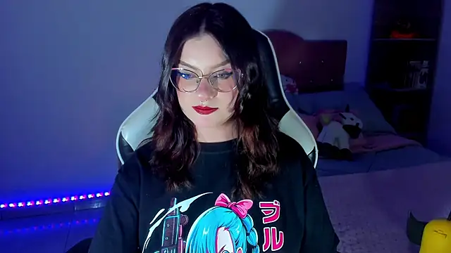 OphelianaRose33 online show from April 16, 2026, 9:39 pm