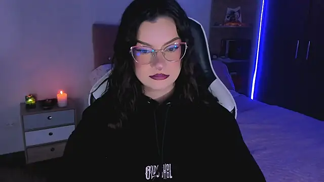 OphelianaRose33 online show from October 3, 2025, 12:03 am