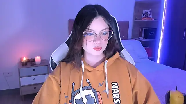 OphelianaRose33 online show from September 8, 2025, 11:37 pm