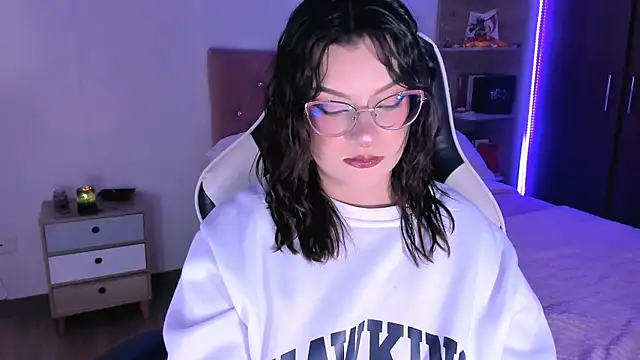 OphelianaRose33 online show from September 28, 2025, 9:11 pm