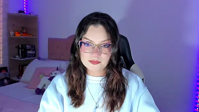 OphelianaRose33 online show from June 3, 2026, 10:47 pm