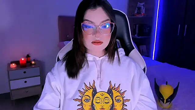 OphelianaRose33 online show from November 25, 2025, 10:32 pm