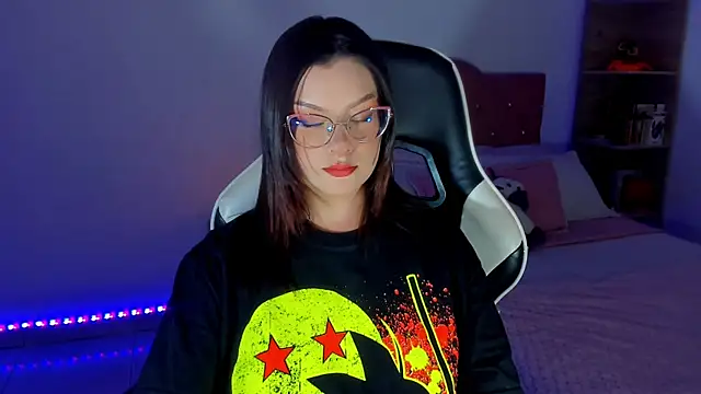 OphelianaRose33 online show from April 11, 2026, 7:28 pm