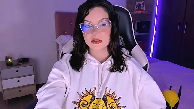 OphelianaRose33 online show from September 29, 2025, 8:25 pm