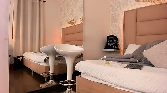 white leti online show from September 30, 2025, 10:38 pm