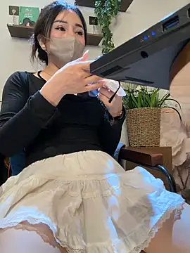 Linh 2004 online show from March 22, 2026, 5:21 am