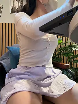 Linh 2004 online show from March 21, 2026, 5:41 am