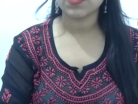 Snapshot of LIYO_ chatting on July 7, 2026, 7:34 am LIYO online show from July 7, 2026, 7:34 am