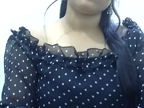 LIYO  online show from April 18, 2026, 8:27 am