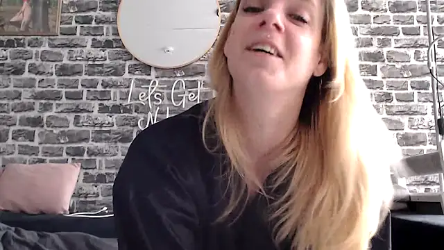 Snapshot of SexyMilf_37 chatting on June 14, 2026, 11:11 am SexyMilf 37 online show from June 14, 2026, 11:11 am