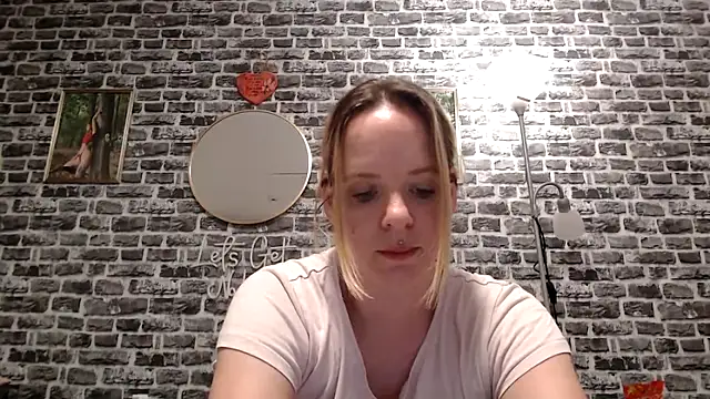 Snapshot of SexyMilf_37 chatting on April 29, 2026, 8:48 pm SexyMilf 37 online show from April 29, 2026, 8:48 pm