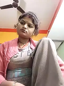 Hot mirchjii online show from December 17, 2025, 2:27 am