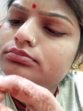 Hot mirchjii online show from November 4, 2025, 1:42 am