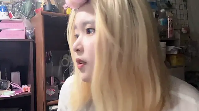 Snapshot of luna51888 chatting on October 31, 2025, 6:59 pm luna51888 online show from October 31, 2025, 6:59 pm