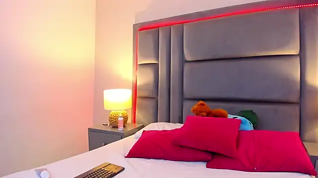 GabyMoreau online show from January 9, 2026, 7:21 pm