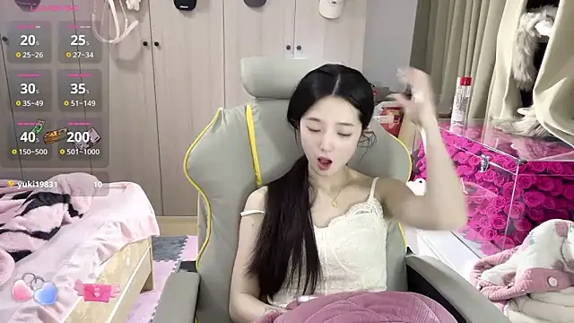 Snapshot of OiOi-666 chatting on February 4, 2026, 1:28 pm OiOi-666 online show from February 4, 2026, 1:28 pm