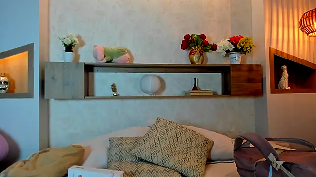 Emilly Beaumont online show from December 21, 2025, 1:13 pm