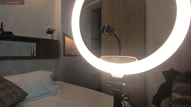 Emilly Beaumont online show from December 2, 2025, 12:51 pm