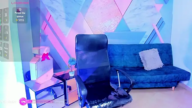 keytinthomson  online show from October 21, 2025, 8:19 pm