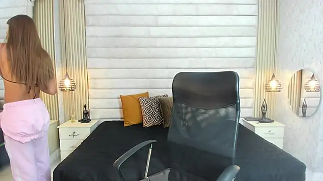 keytinthomson  online show from February 23, 2026, 7:14 pm