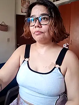 Snapshot of saenz_eymi chatting on February 10, 2026, 5:56 pm saenz eymi online show from February 10, 2026, 5:56 pm