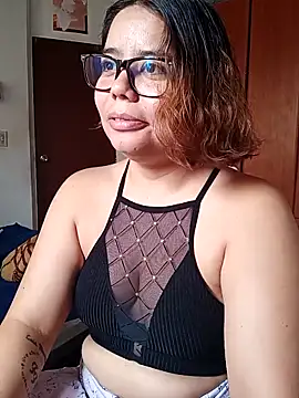 Snapshot of saenz_eymi chatting on February 3, 2026, 3:39 pm saenz eymi online show from February 3, 2026, 3:39 pm