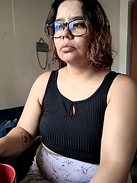 Snapshot of saenz_eymi chatting on February 23, 2026, 4:29 pm saenz eymi online show from February 23, 2026, 4:29 pm