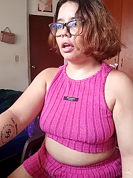 Snapshot of saenz_eymi chatting on February 5, 2026, 5:20 pm saenz eymi online show from February 5, 2026, 5:20 pm