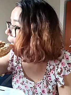 Snapshot of saenz_eymi chatting on February 13, 2026, 5:46 pm saenz eymi online show from February 13, 2026, 5:46 pm