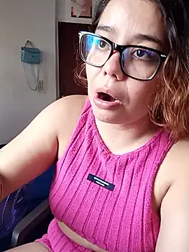 Snapshot of saenz_eymi chatting on February 20, 2026, 5:15 pm saenz eymi online show from February 20, 2026, 5:15 pm