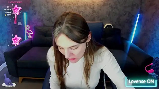 DiamondGoldie online show from December 5, 2025, 6:45 am