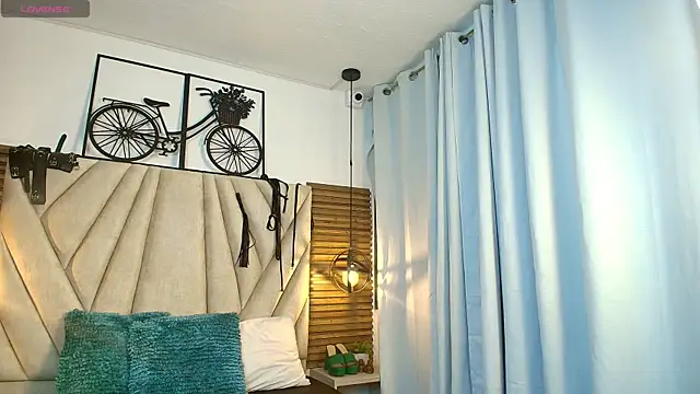 Snapshot of Cinthiabaker chatting on May 8, 2026, 7:28 pm Cinthiabaker online show from May 8, 2026, 7:28 pm