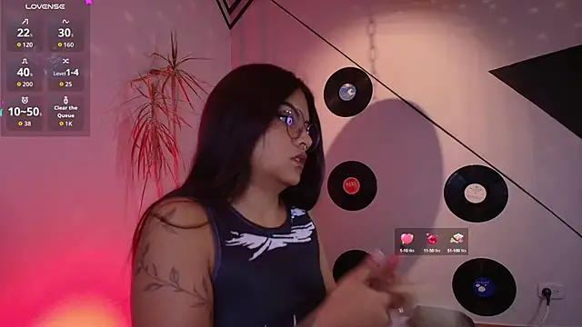 Lilith and Khloe online show from October 2, 2025, 11:24 am