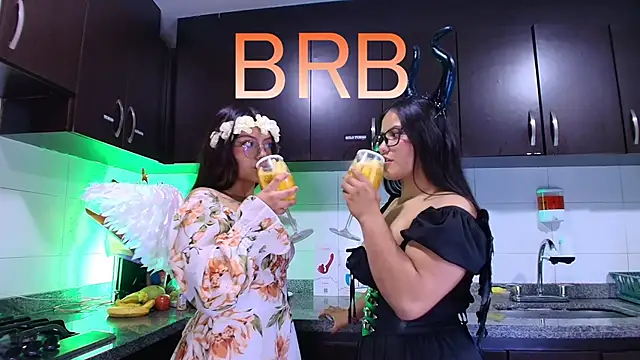 Lilith and Khloe online show from November 12, 2025, 11:25 am