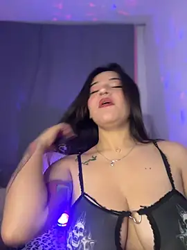 Snapshot of Linda_Bellucci chatting on July 3, 2026, 4:08 am Linda Bellucci online show from July 3, 2026, 4:08 am