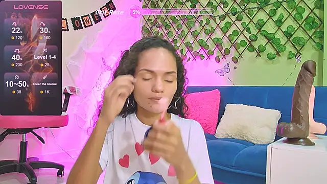 Karen Ariass online show from October 22, 2025, 1:54 pm