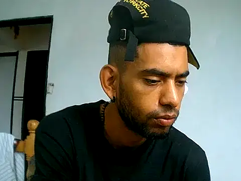 Negritohot2828 online show from April 5, 2026, 2:13 pm