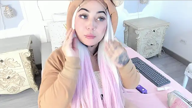 MeganStar   online show from October 18, 2025, 12:07 pm