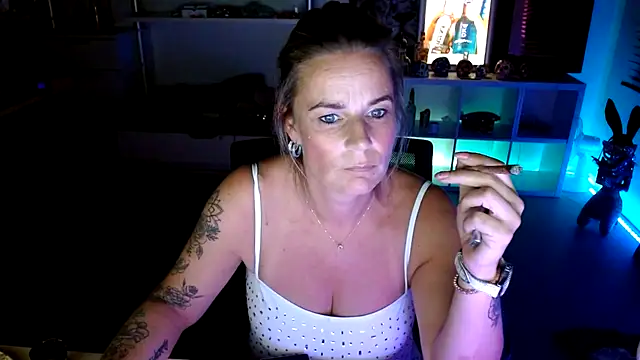 Mrs-Aurora online show from October 13, 2025, 8:43 pm