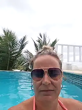 Mrs-Aurora online show from April 8, 2026, 3:24 pm