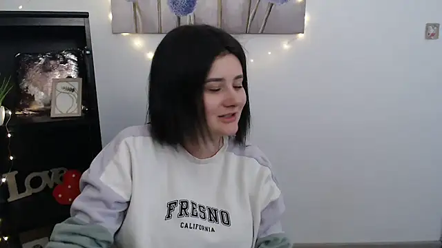 Katrin kiss  online show from March 4, 2026, 1:19 pm