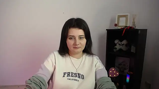 Katrin kiss  online show from November 21, 2025, 1:54 pm