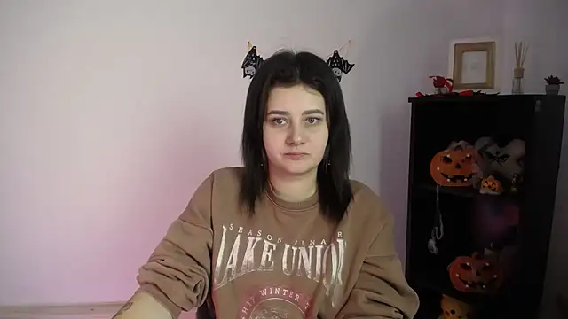 Katrin kiss  online show from November 10, 2025, 12:32 pm