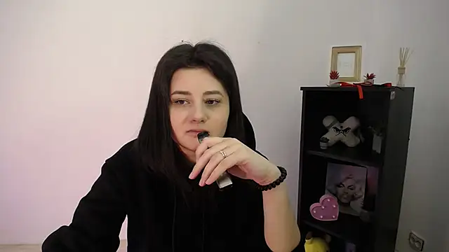 Katrin kiss  online show from February 5, 2026, 1:29 pm