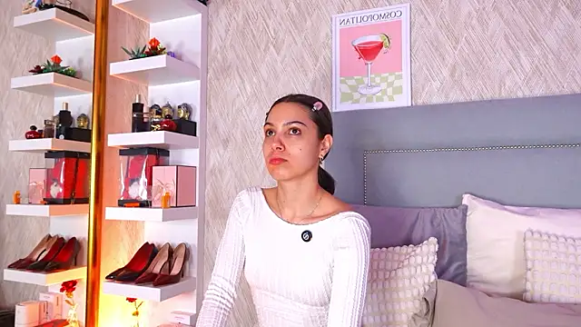 Sofy Bradd online show from March 1, 2026, 7:52 am