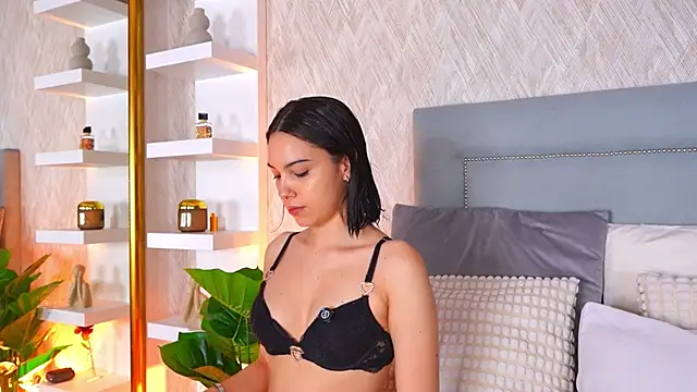 Sofy Bradd online show from March 16, 2026, 8:40 am