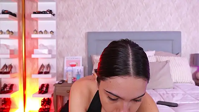 Sofy Bradd online show from November 25, 2025, 8:25 am