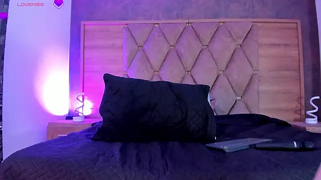 EimyAndMaxi online show from February 17, 2026, 11:35 pm