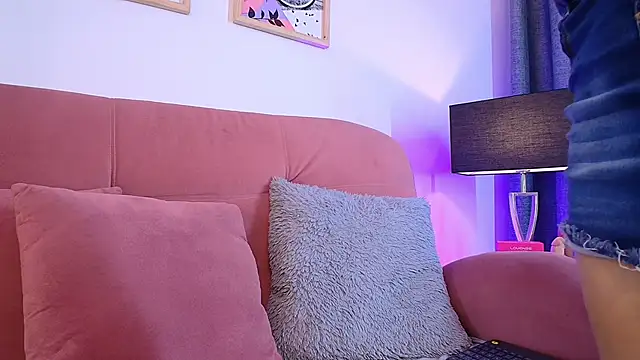 Karina2Smith online show from January 5, 2026, 7:17 pm